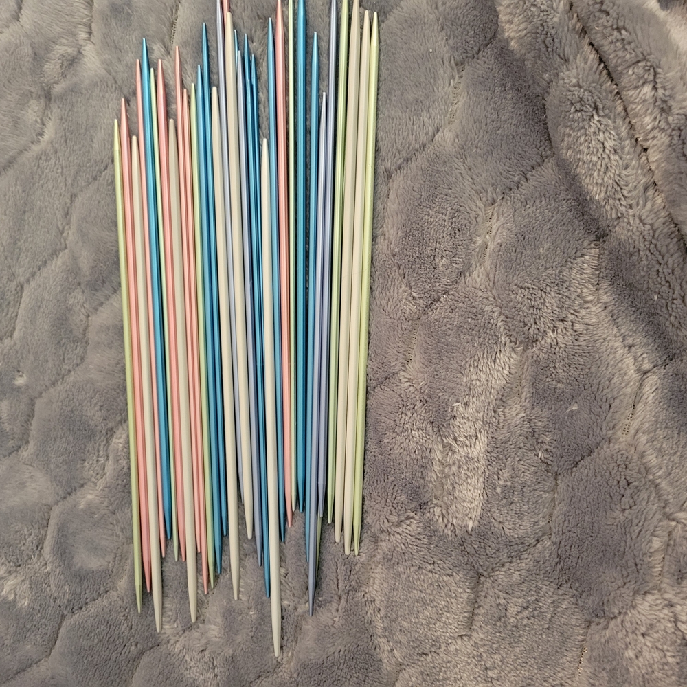 Colorful Knitting Needle Set - Picture 4 of 6